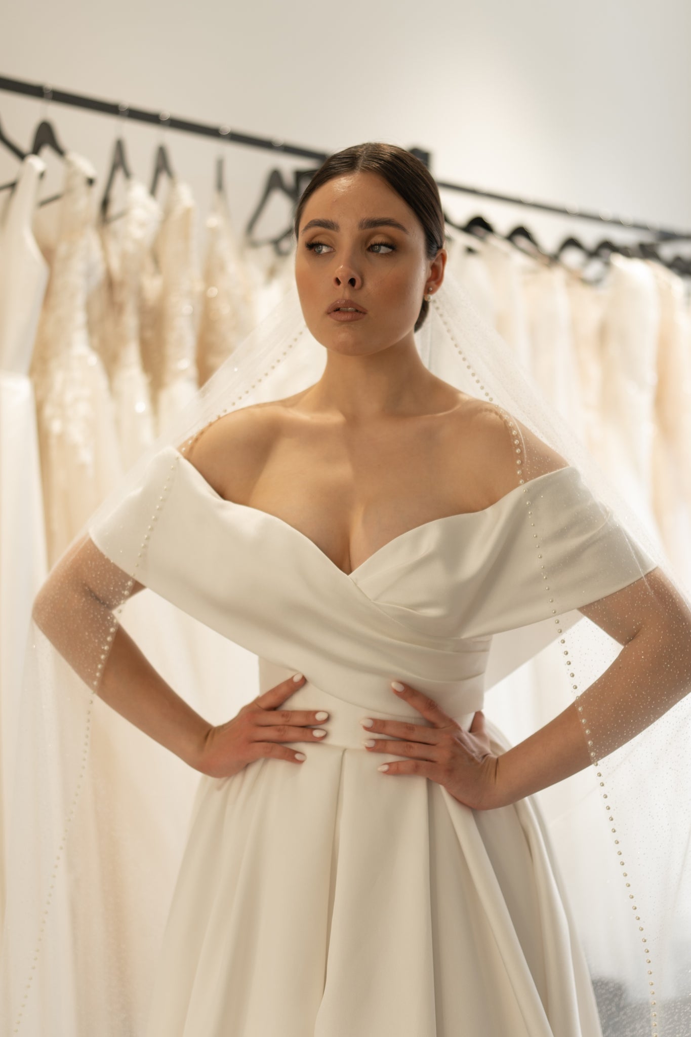 Glitter pearl trim veil