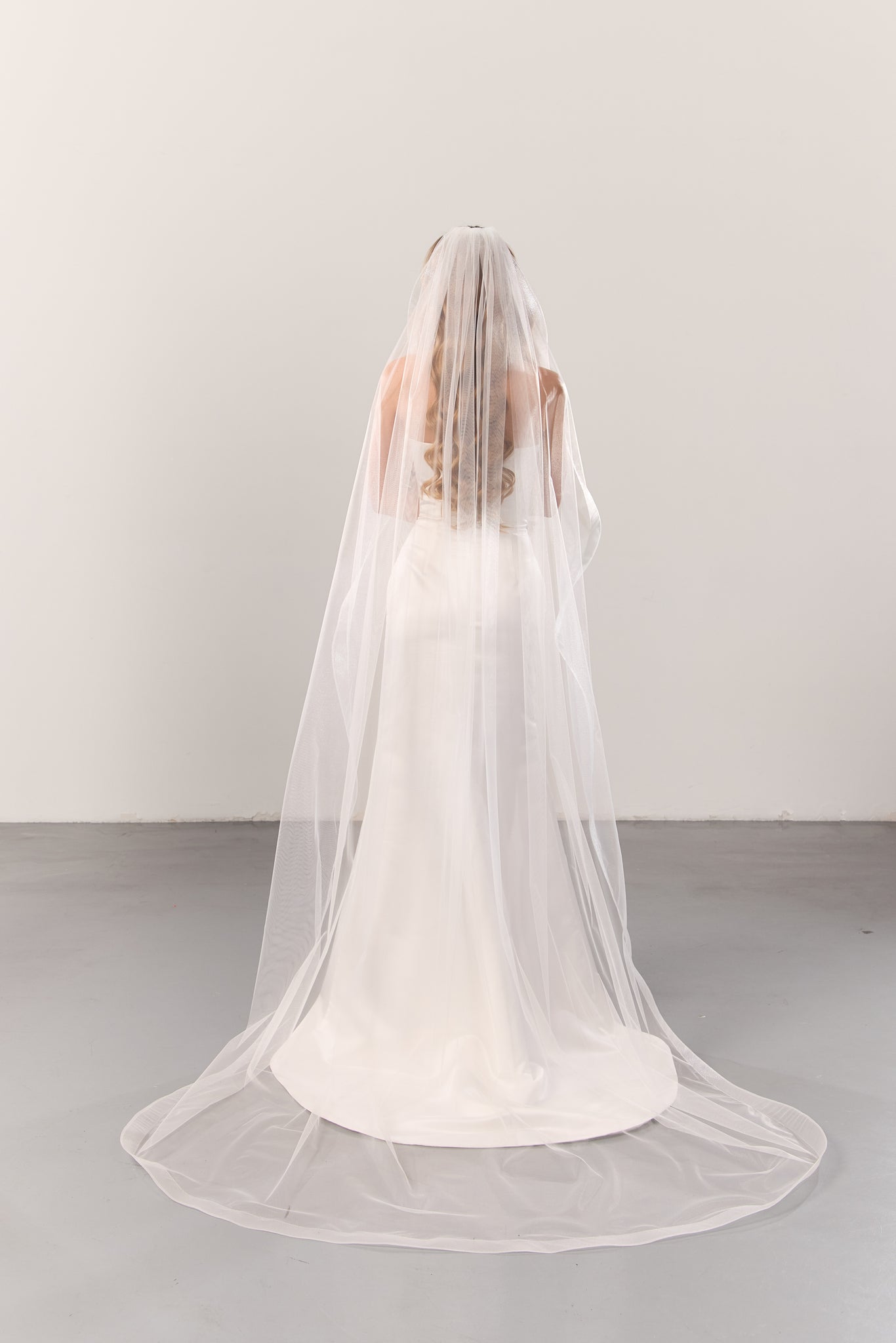 Horsehair trim wedding veil – classic single layer bridal veil