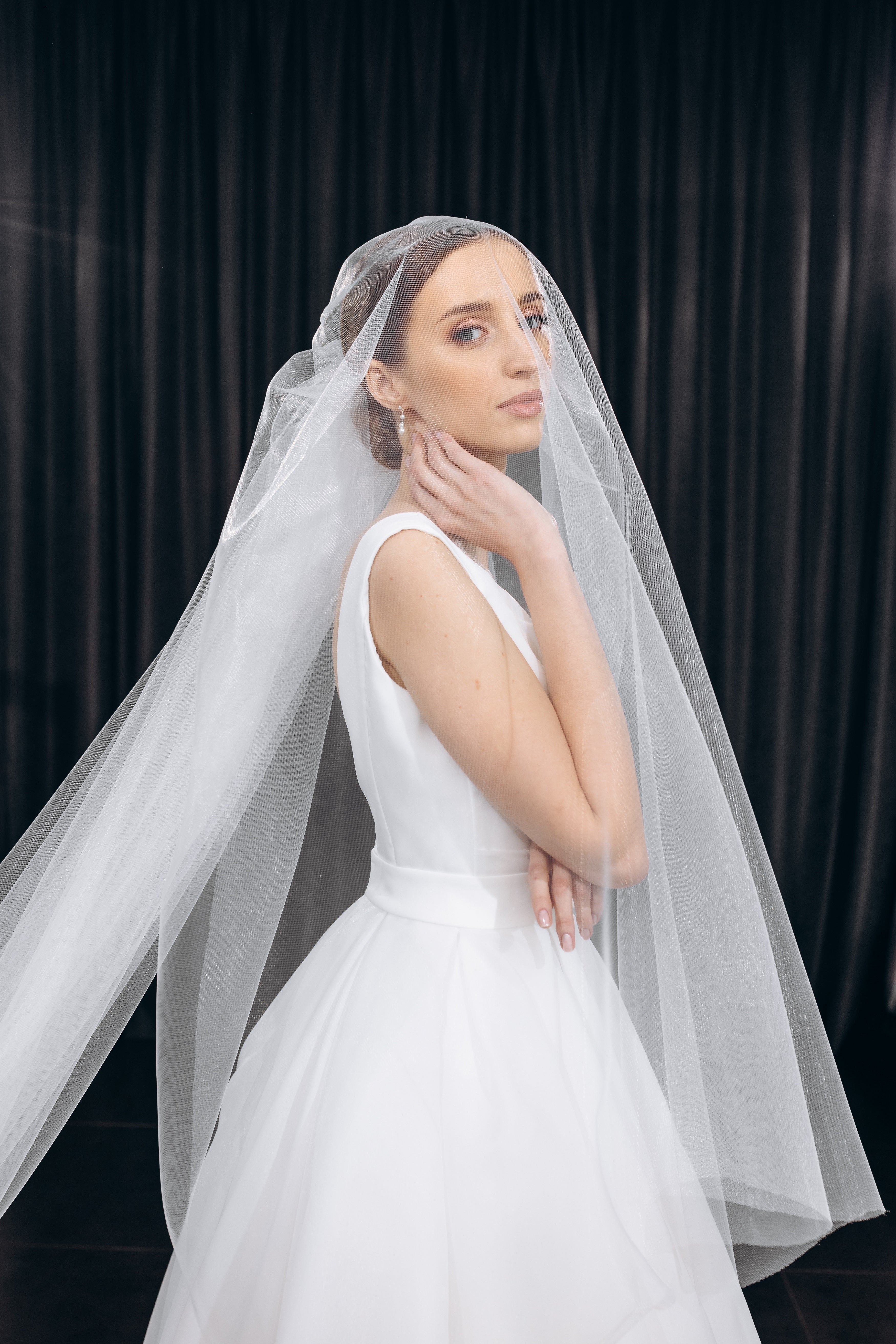 https://verobride.com/cdn/shop/products/Double-tier-simple-wedding-veil_3500x.jpg?v=1675995845