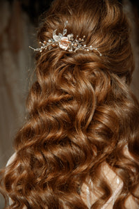 Wedding hair comb with cream flower