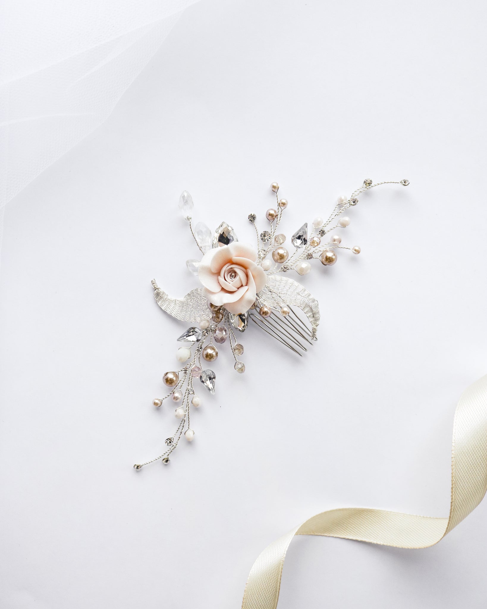 Wedding hair comb with cream flower