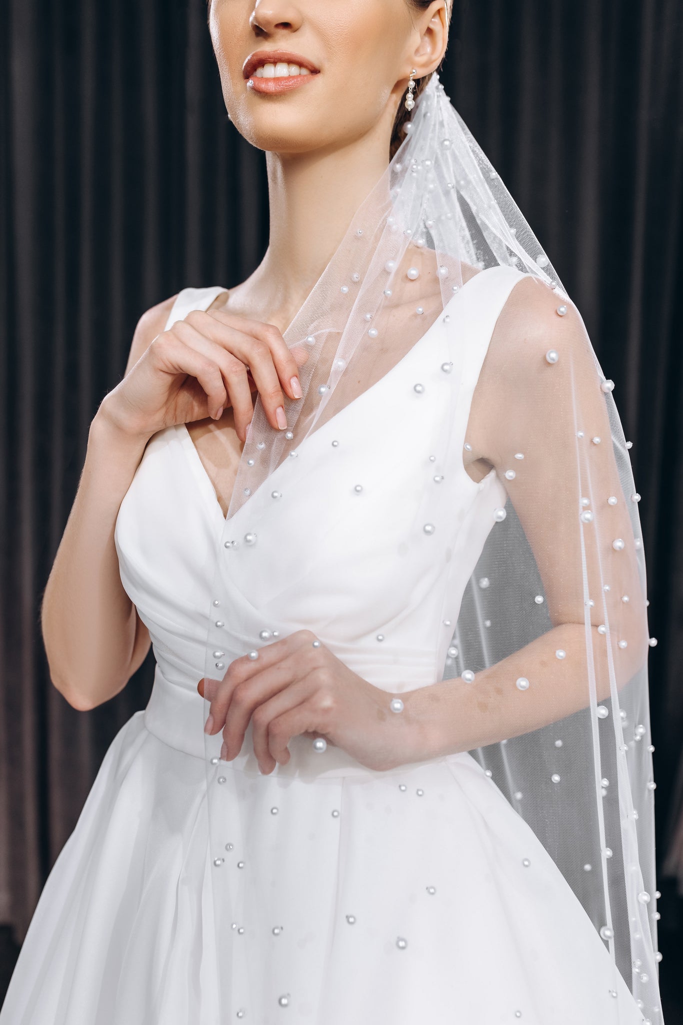 Different sizes pearl wedding veil