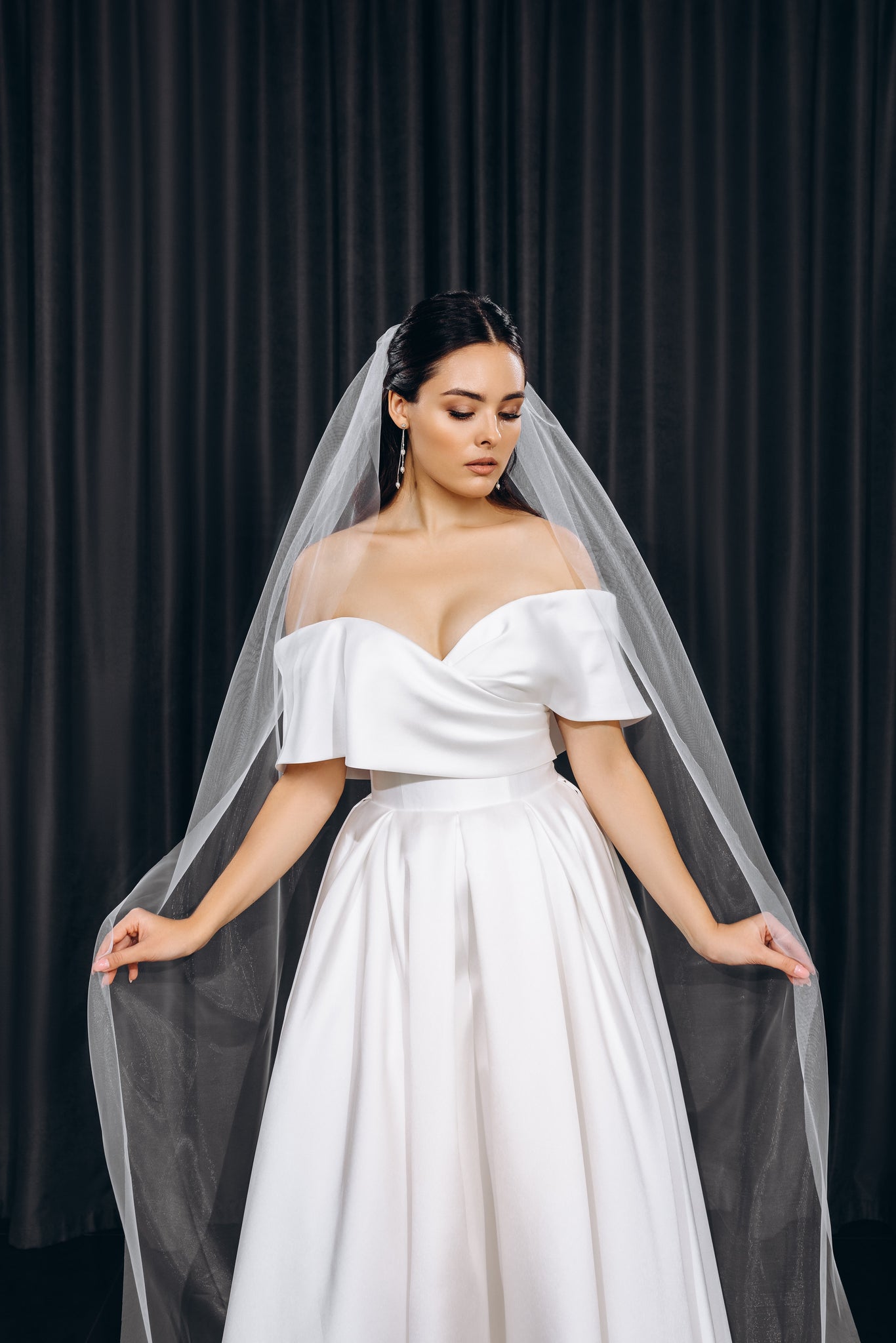 Cut edge bridal veil