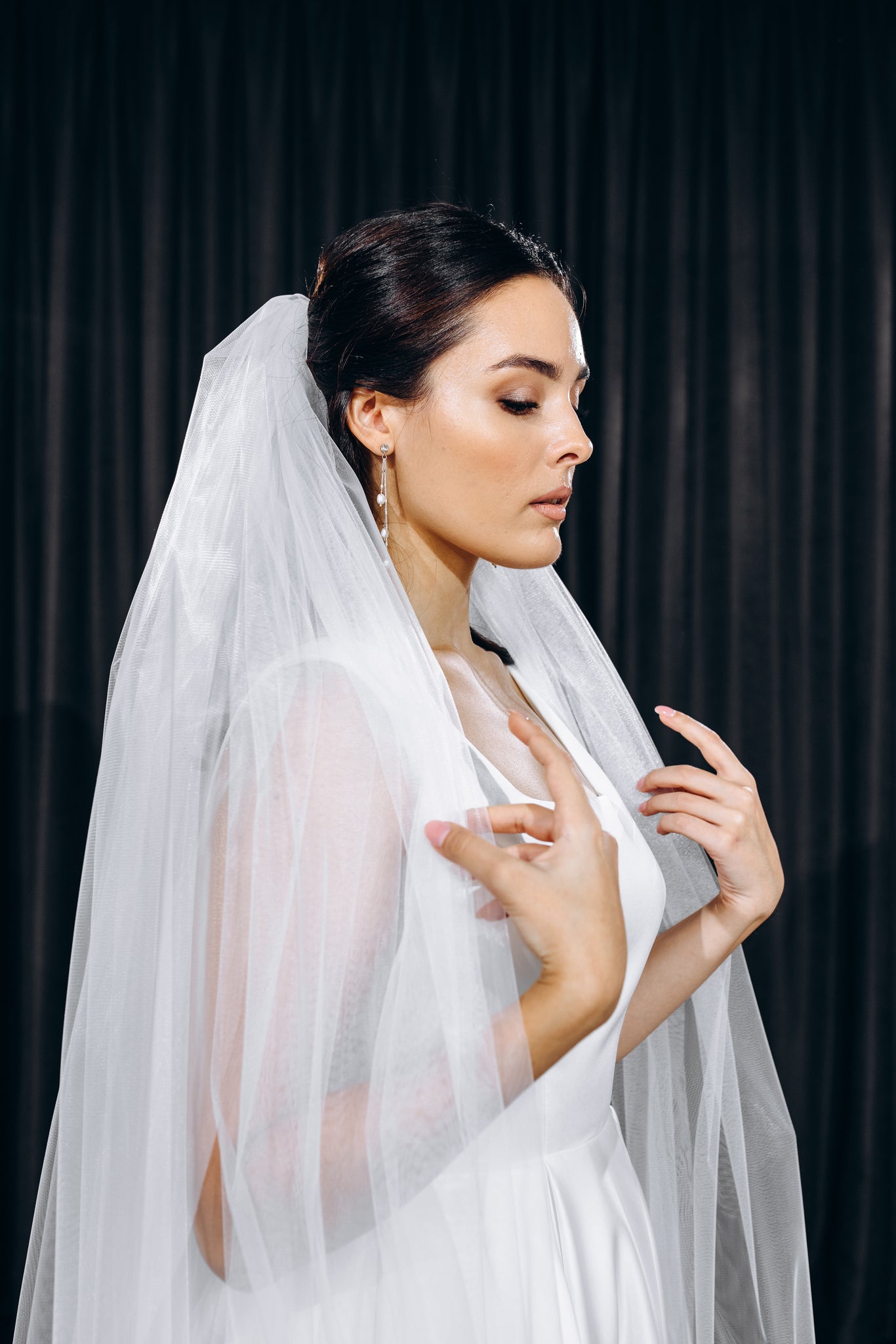 VeroBride Different Sizes Pearl Wedding Veil Light Ivory (in The Photos) / Big Royal - 135 Inches